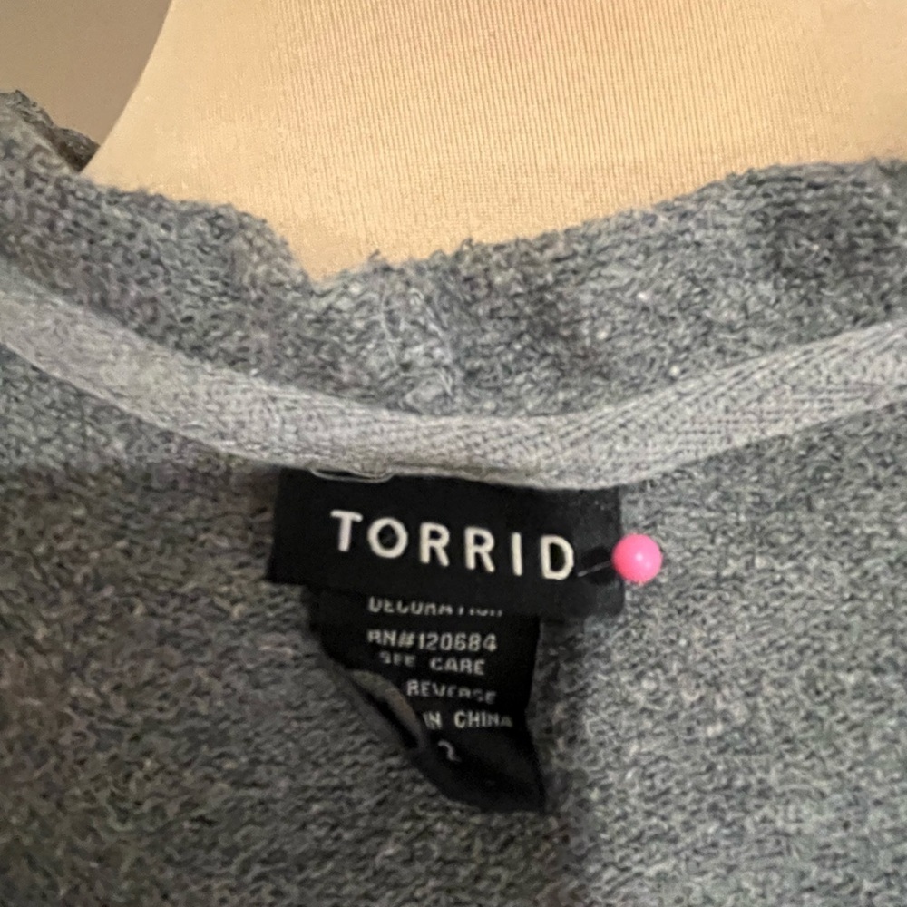 Torrid Grey & Floral Zip Front Cropped Hoodie, size 2X - Picture 7 of 9